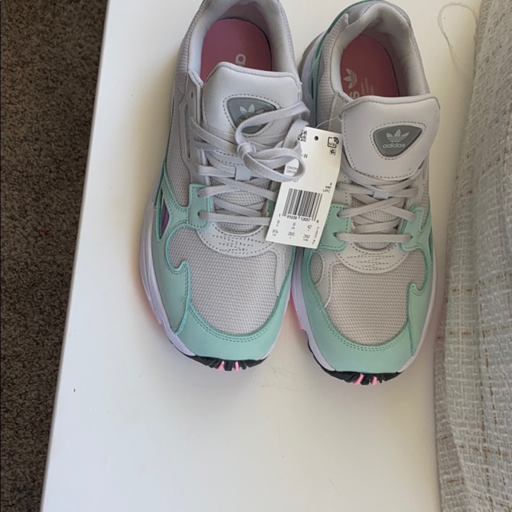 Adidas Falcon tennis shoes - Picture 4 of 8